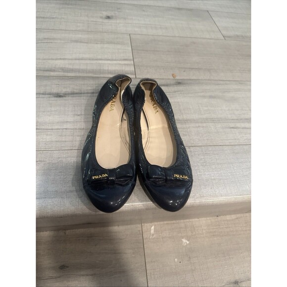 PRADA MADE IN ITALY NAVY Blue  PATENT LEATHER ELASTIC BALLET BOW FLATS WOMENS 41 - Picture 1 of 11